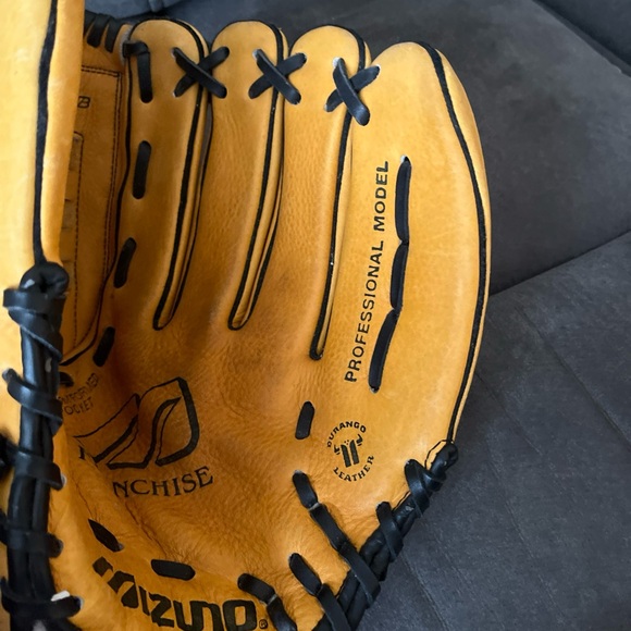 MIZUNO MFR 1302 13" BASEBALL  SOFTBALL GLOVE MIT RIGHT HAND THROW PRO MODEL - Picture 2 of 8